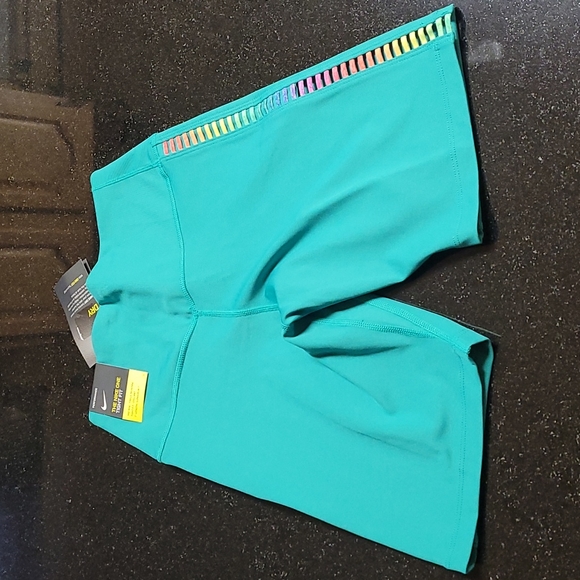 Nike Performance Shorts - Picture 4 of 10